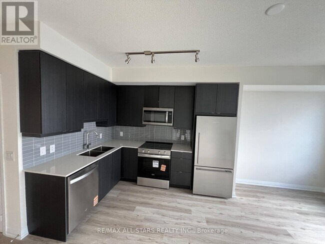 3260 Sheppard Ave E in Toronto, ON - Building Photo - Building Photo