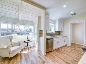 15931 Tuba St in North Hills, CA - Building Photo - Building Photo