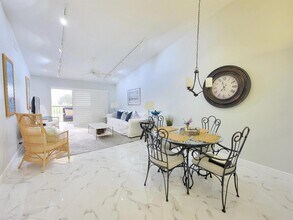 1072 Keystone Dr, Unit E in Jupiter, FL - Foto de edificio - Building Photo