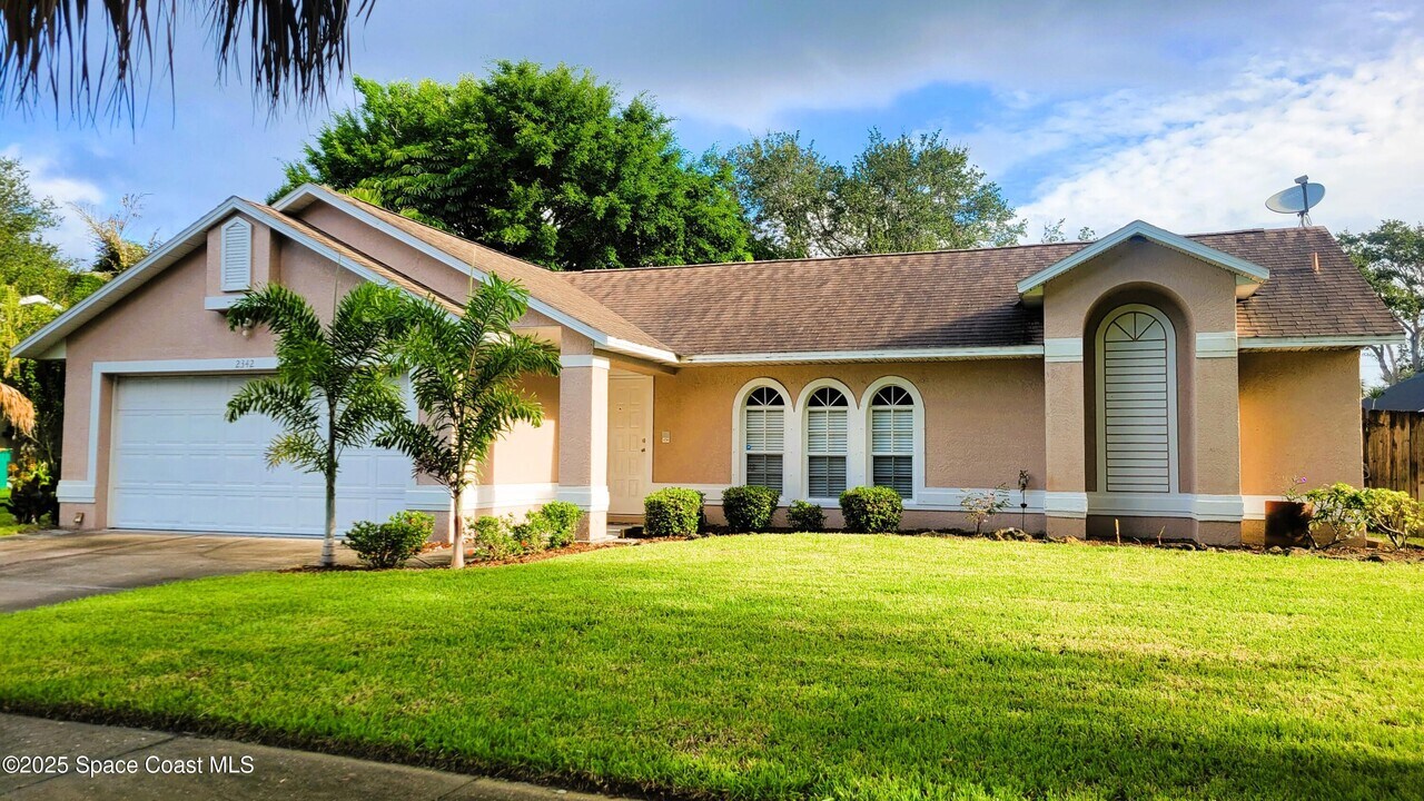 2342 Appalachian Dr in Melbourne, FL - Foto de edificio
