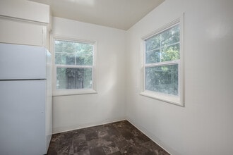 2610 N St in Sacramento, CA - Building Photo - Interior Photo