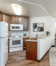 Spring Villas in San Diego, CA - Building Photo - Building Photo