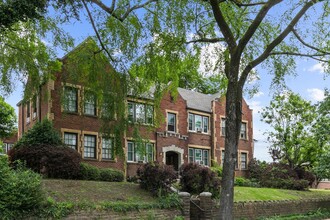 Clairmont Apartments in Birmingham, AL - Building Photo - Interior Photo