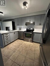 5 Quattro Ave in Richmond Hill, ON - Building Photo - Building Photo