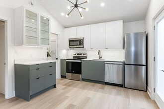 51 E 42nd St in Hamilton, ON - Building Photo - Building Photo