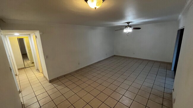 7735 SW 86th St, Unit E407 in Miami, FL - Foto de edificio - Building Photo