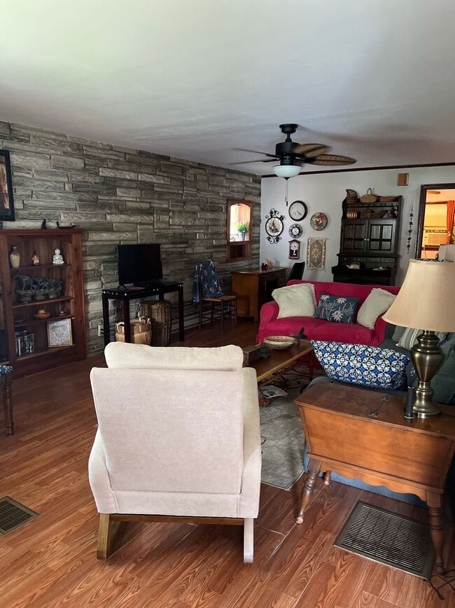 4851 W Gandy Blvd in Tampa, FL - Building Photo - Building Photo