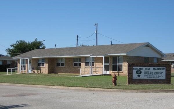 Highland West in Olney, TX - Foto de edificio