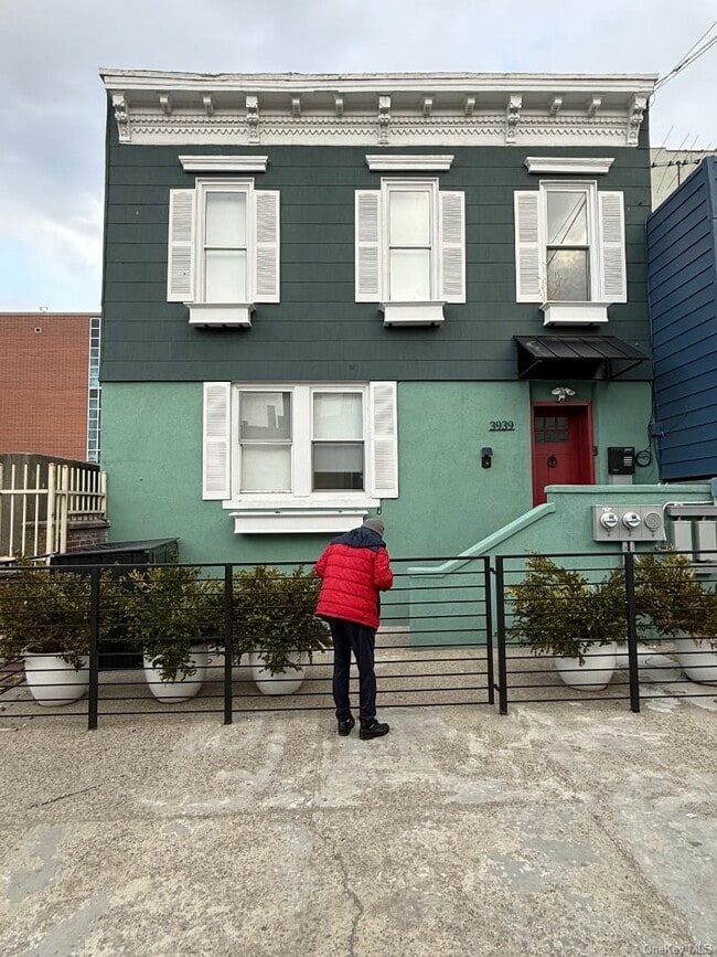 property at 39-39 Crescent St