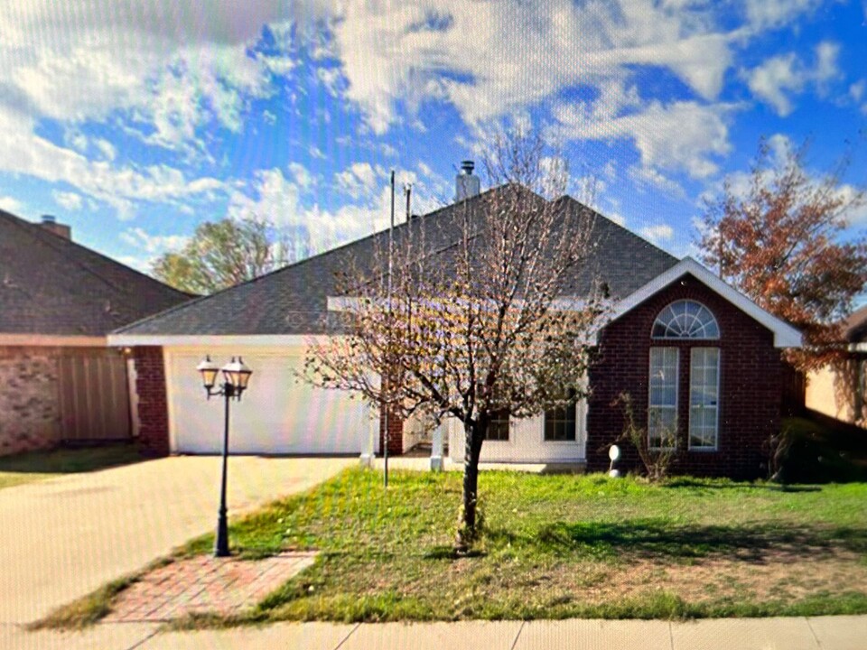 8621 Duke in Odessa, TX - Building Photo