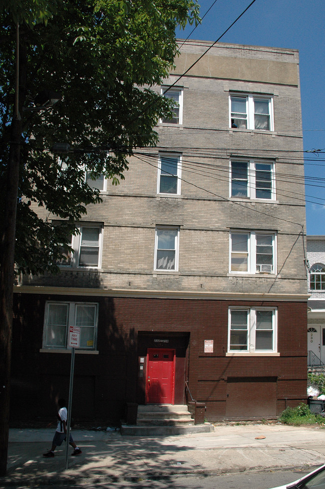 234 Clinton Ave in Jersey City, NJ - Foto de edificio - Building Photo