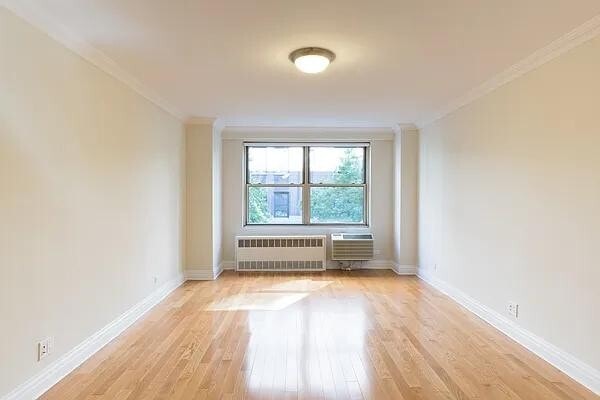 210 W 89th St