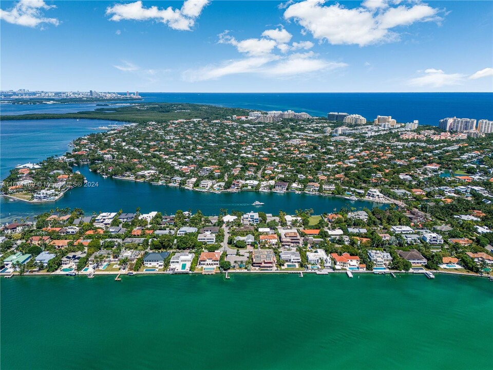 640 S Mashta Dr in Key Biscayne, FL - Foto de edificio