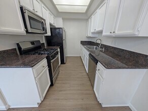 922 Croft Ave in Los Angeles, CA - Building Photo - Building Photo