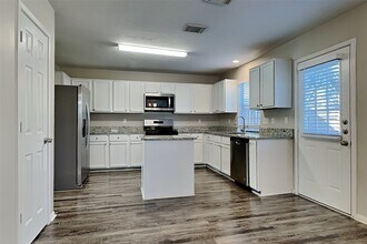 31110 Silver Village Dr in Spring, TX - Building Photo - Building Photo