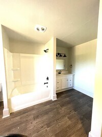 1304 S Main St photo'