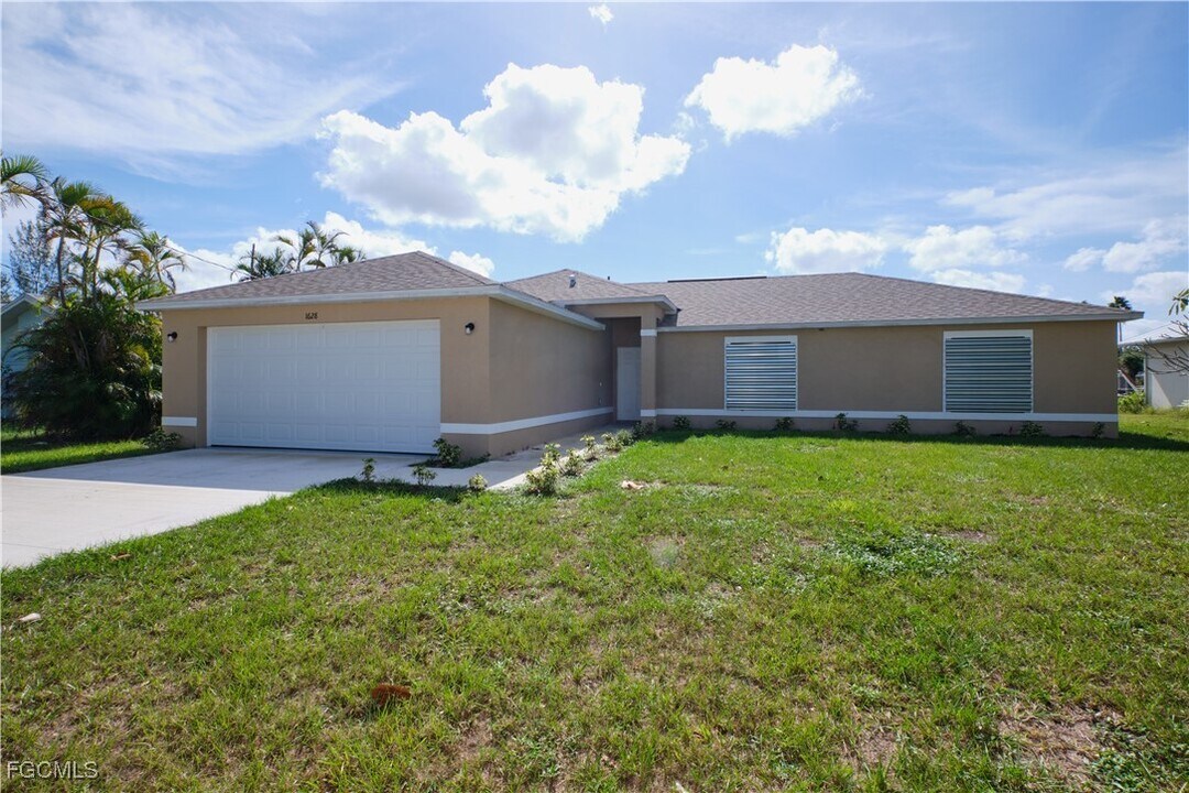 402 SE 1st Terrace in Cape Coral, FL - Building Photo