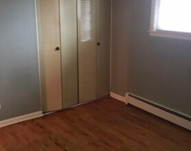 630 N Lincoln Ave, Unit ONE BED in Addison, IL - Building Photo - Building Photo