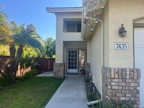 7435 Arucauna Ct in San Diego, CA - Foto de edificio - Building Photo