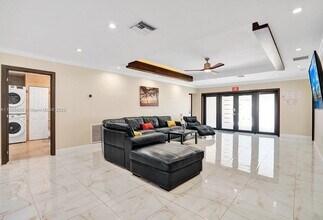 1318 Washington St in Hollywood, FL - Building Photo - Building Photo