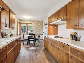 3929 64th St in Urbandale, IA - Building Photo - Building Photo