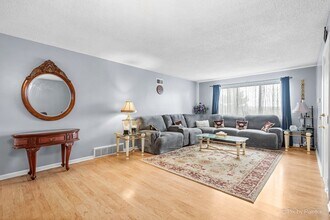 1452 Carol Ct in Palatine, IL - Building Photo - Building Photo