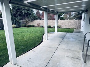 211 Iowa St in Silverton, OR - Building Photo - Building Photo