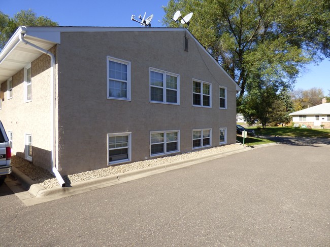 852 8th Ln in Anoka, MN - Foto de edificio - Building Photo