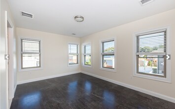 39 Harvard St, Unit 1 in Medford, MA - Foto de edificio - Building Photo