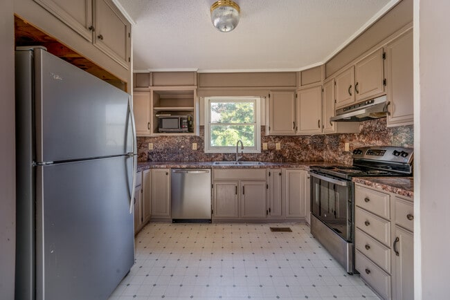 477 Clement Rd in Brevard, NC - Building Photo - Building Photo