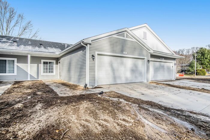 26188 Northland Crossing Dr in Elkhart, IN - Building Photo