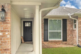 10115 Kirkbluff Dr in Houston, TX - Foto de edificio - Building Photo