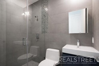 Super Bright 2 BED w LAUNDRY IN-Unit!, Unit 3R in Brooklyn, NY - Building Photo - Building Photo