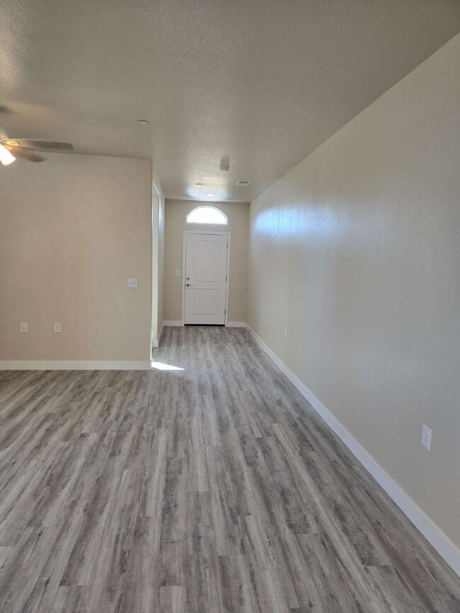 1309 Playa Del Rey Dr in Merced, CA - Building Photo - Building Photo