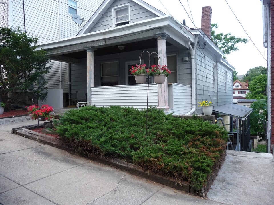 27 Norton St in Pittsburgh, PA - Foto de edificio