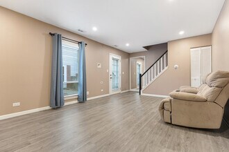 817 Wellington Ave in Elk Grove Village, IL - Building Photo - Building Photo