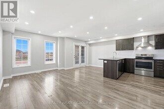 112 Golden Springs Dr in Brampton, ON - Building Photo - Building Photo
