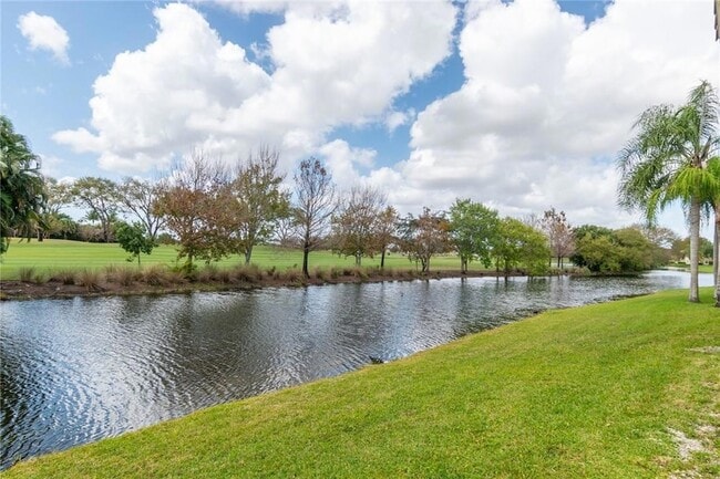 417 Vista Isles Dr, Unit 2322 in Plantation, FL - Building Photo - Building Photo