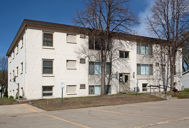 Luhman Apartments in Hutchinson, MN - Building Photo - Building Photo