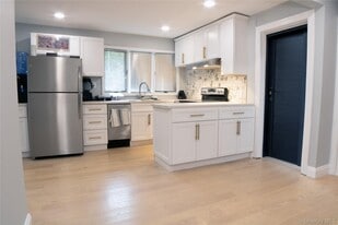 617 Smithtown Ave in Bohemia, NY - Building Photo