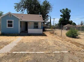 1939 Radiance Dr in Bakersfield, CA - Building Photo