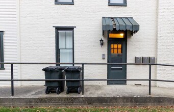 204 N Columbus St in Lancaster, OH - Building Photo - Building Photo