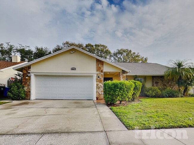 6517 Seafairer Dr in Tampa, FL - Foto de edificio - Building Photo