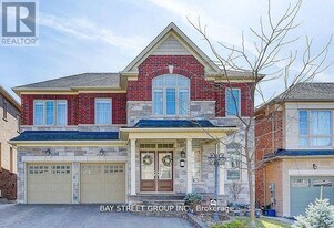 17 Ben Sinclair Ave in East Gwillimbury, ON - Building Photo