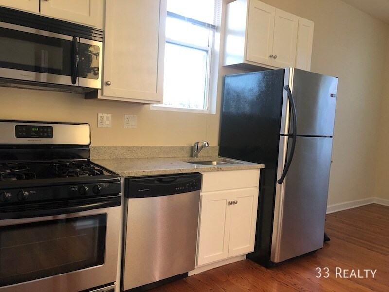 1058 N Damen Ave in Chicago, IL - Building Photo