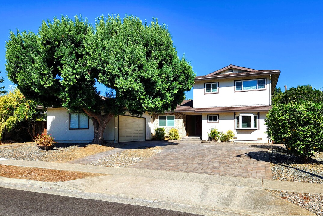 737 Saranac Dr in Sunnyvale, CA - Foto de edificio