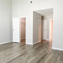 8718 Victorian Village Dr in Houston, TX - Building Photo - Building Photo