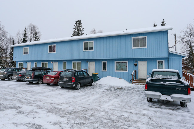 212 Zappa Pl in Anchorage, AK - Foto de edificio - Building Photo