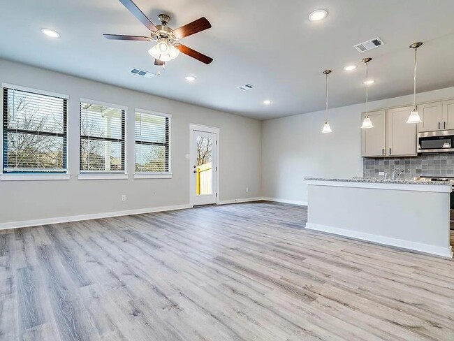 515 Fieldwood Dr in Buda, TX - Building Photo - Building Photo