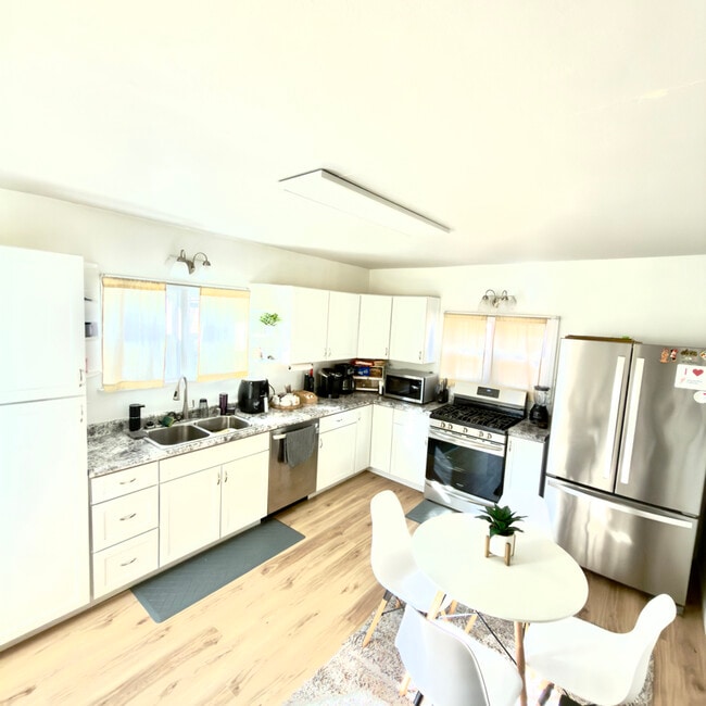 2833 S 128th St in New Berlin, WI - Building Photo - Building Photo